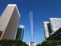 Обои для рабочего стола - Flying Over La Dйfense on Bastille Day, Paris, France